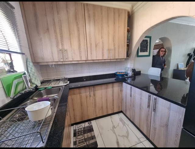 4 BEDROOM HOUSE FOR SALE IN BRACKENHURST